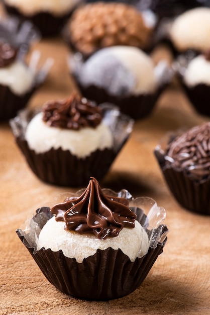 Brigadeiro. Typisch Braziliaans snoepje. Veel soorten brigadiers bij elkaar