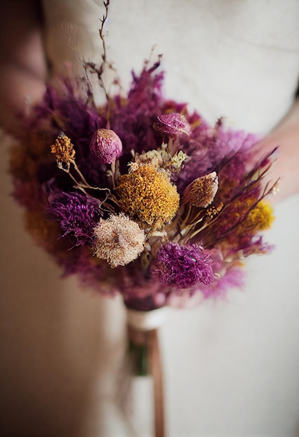 Photo bright autumn dried flowers bouquet for holiday in dark pink tones