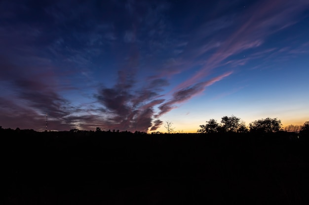 Photo bright contrasting blue sky with color gradient.