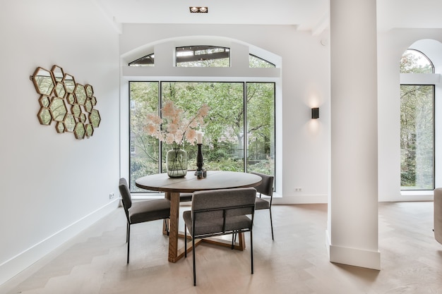 Photo bright dining room