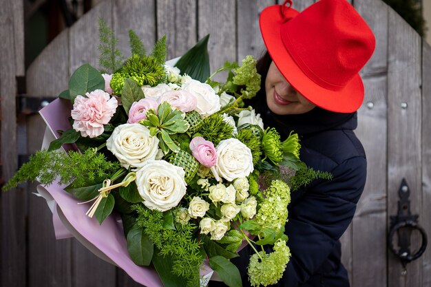 Photo bright and gorgeous flower floral bouquet of lovely red flowers for valentines day