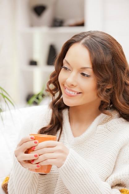 Photo bright picture of lovely woman with mug