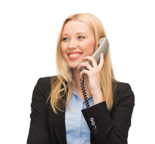 電話で笑顔の女性の明るい写真