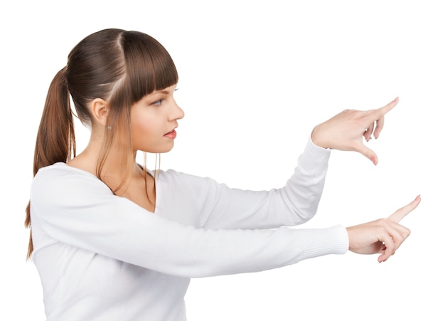 Photo bright picture of woman working with something imaginary