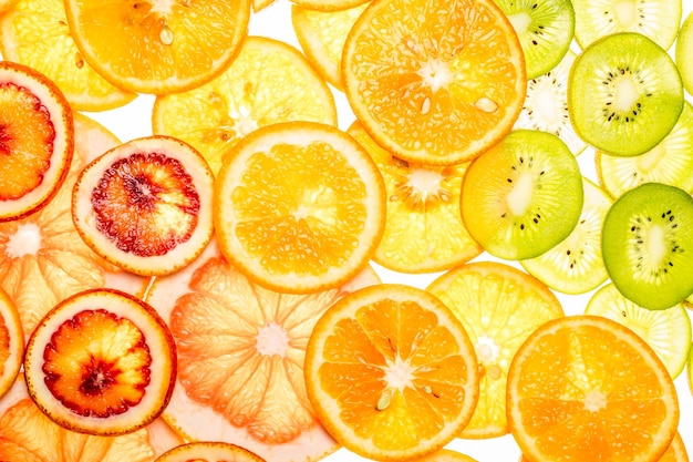 写真 明るい甘い柑橘類のスライス白地にジューシーな透明なフルーツ