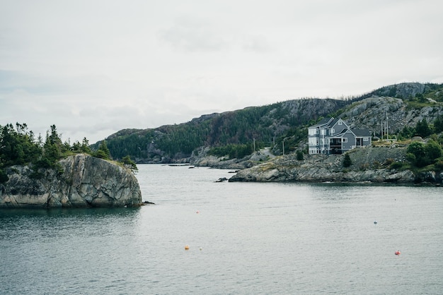 Photo brigus newfoundland canada sep 2022 small fishing village on a calm grey day