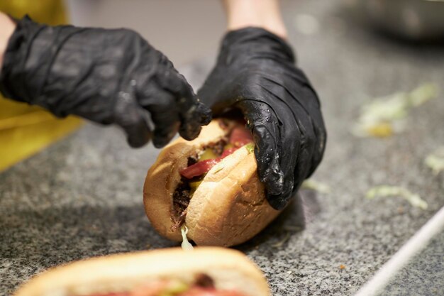 Brioche bun with beef and vegetables