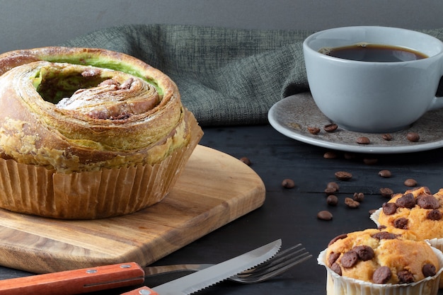 Brioche of pistachio stuffed with chocolate and vanilla muffins served with black coffee.