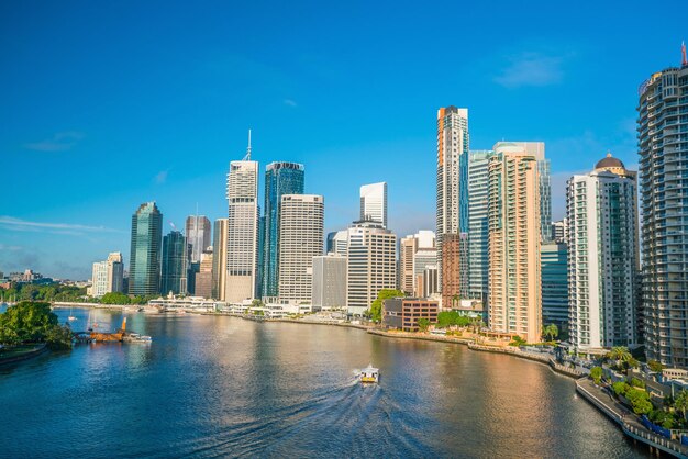 Photo brisbane city skyline and brisbane river