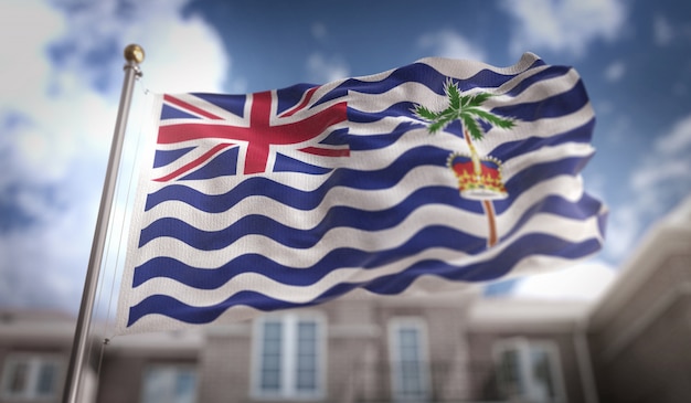 Britse indische oceaan territory vlag 3d-rendering op de blauwe hemel gebouw achtergrond