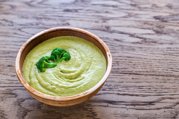 Zuppa broccoli e formaggio