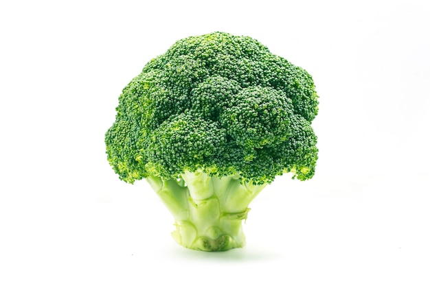 Broccoli die op witte achtergrond worden geïsoleerd