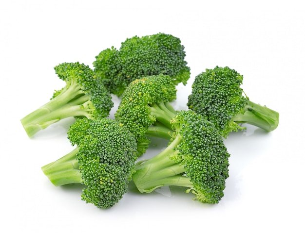 Broccoli die op witte ruimte worden geïsoleerd