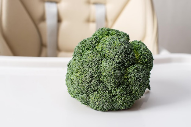 Broccoli is lying on a baby high chair