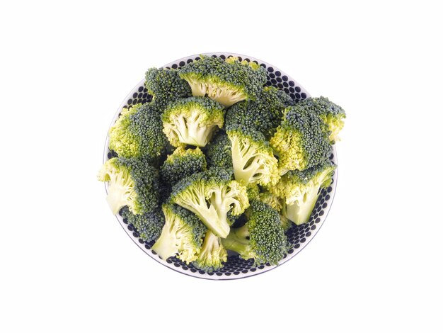 Foto broccoli isolati su bianco