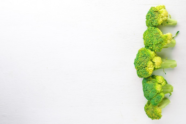 Broccoli Op een houten ondergrond Bovenaanzicht Vrije ruimte