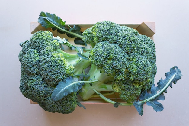 Photo broccoli in a vegetable box