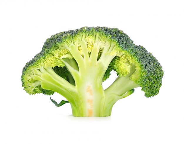 Foto broccoligroente op wit wordt geïsoleerd dat