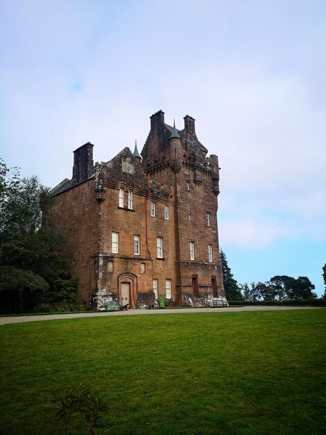 Foto castello e giardini di brodick, isola di arran, scozia