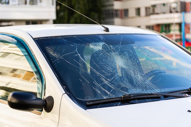 Photo broken car windshield car involved in an accident