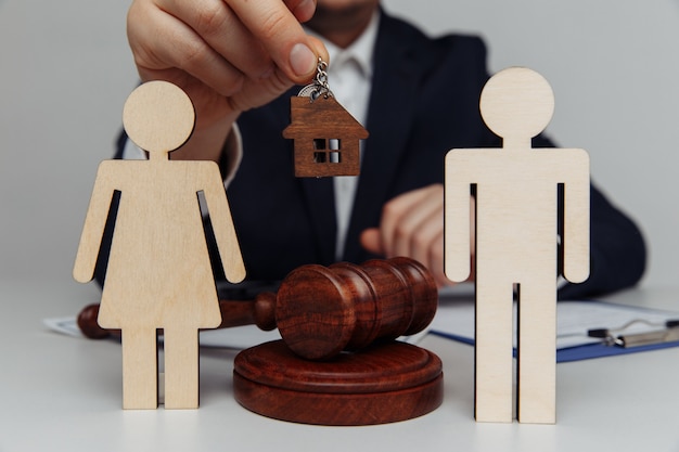 Broker holds a house keys for a young family.