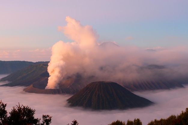 ブロモ山