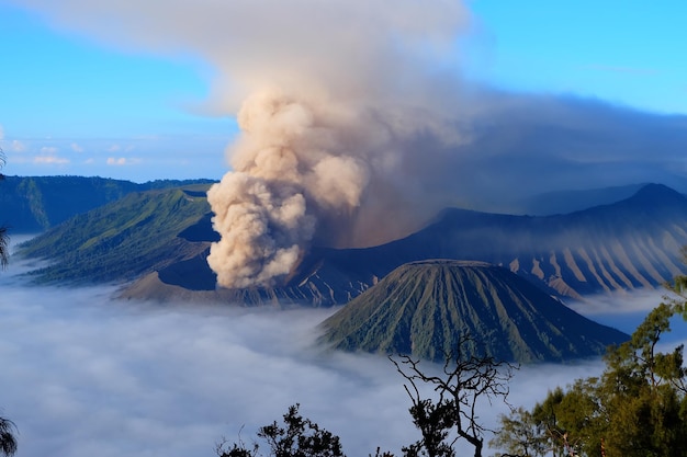 ブロモ山