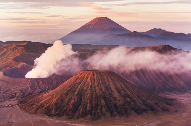 インドネシア、ジャワ島のブロモ火山