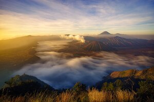 日出照片溴火山在印度尼西亚东爪哇