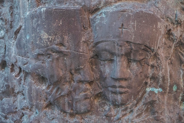 Bronzen reliëfbeeld van Sloveense soldaten en verpleegsters 1912-1918 jaar oud