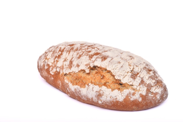 Brood bestrooid met wit poeder op een witte geïsoleerde achtergrond