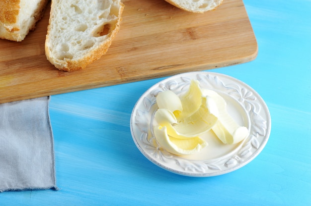 Brood en boter gesneden ciabatta