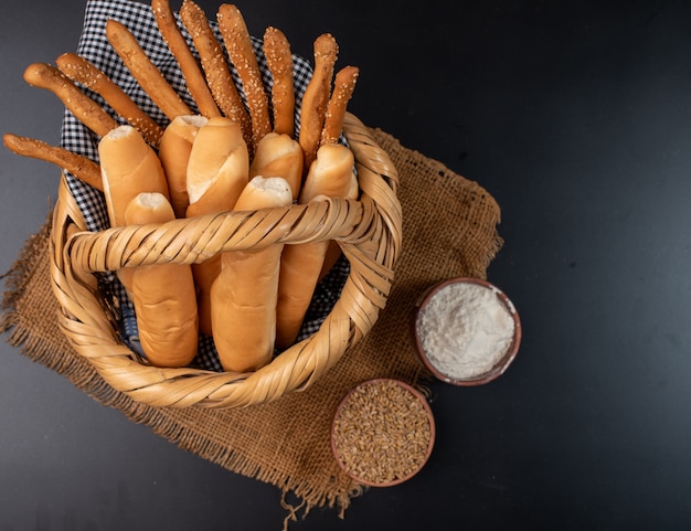 Foto brood en de ingrediënten om het te maken