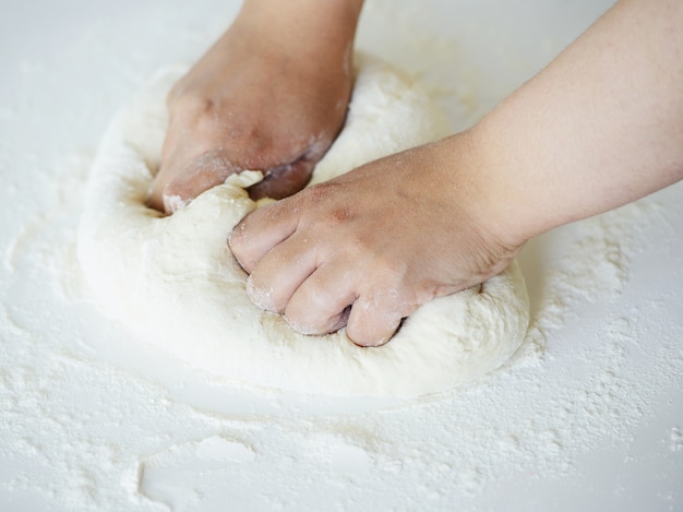 Brood koken kneden