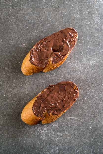 Foto brood met chocolade hazelnootpasta