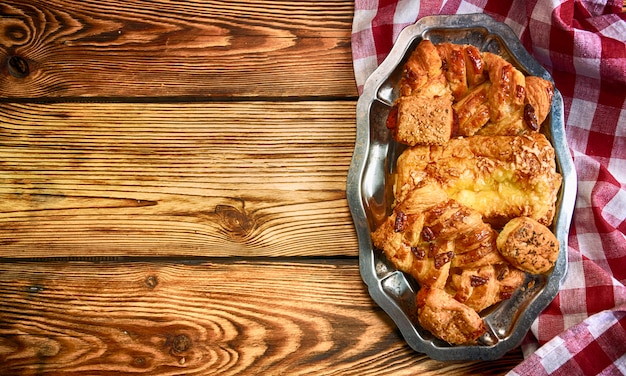 Brood op de houten tafel