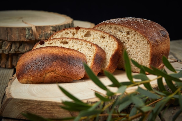 Brood op een houten bord