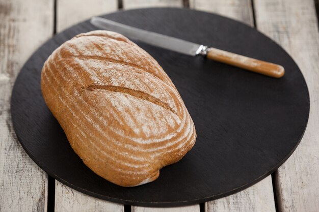 Brood op snijplank