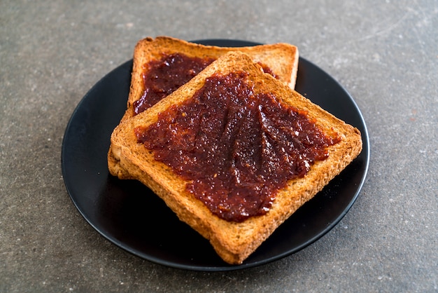 brood toast met chili pasta