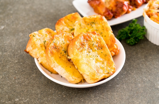 brood toast met kaas en knoflook