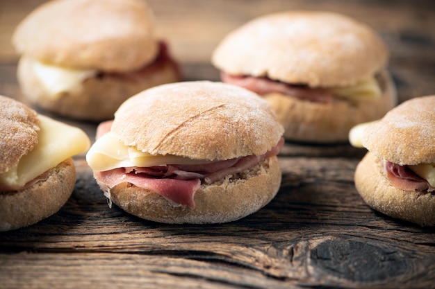 Broodje ham met zelfgebakken brood