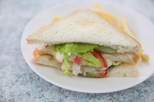 Broodje Kip Met Salade