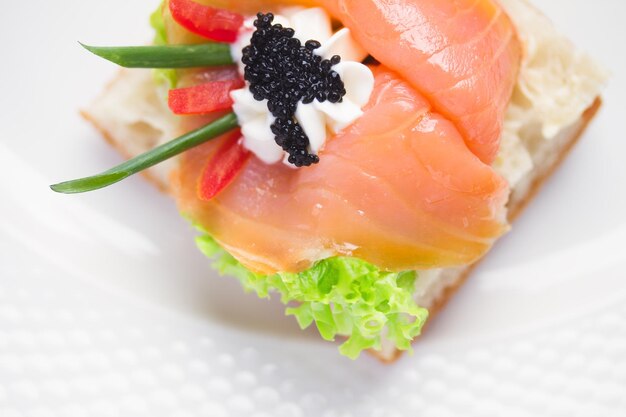 Broodje met gezouten zalm