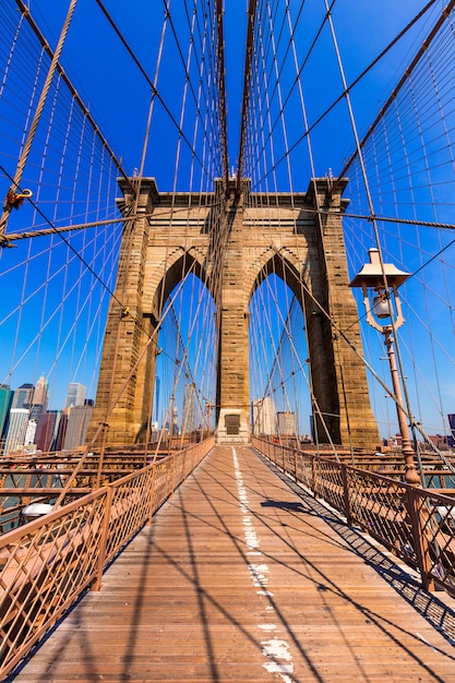 Foto brooklyn bridge en manhattan new york city vs.