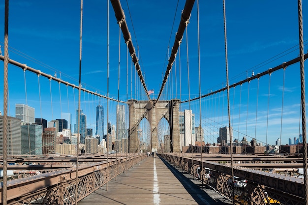 Brooklyn brug tegen blauwe lucht