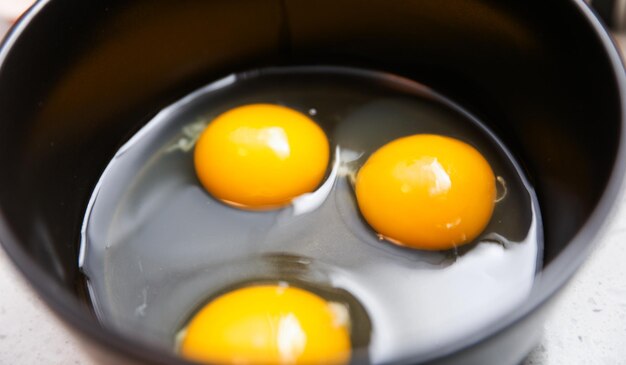 Photo brown eggs in a rustic basket on wooden table natural light farmfresh concept