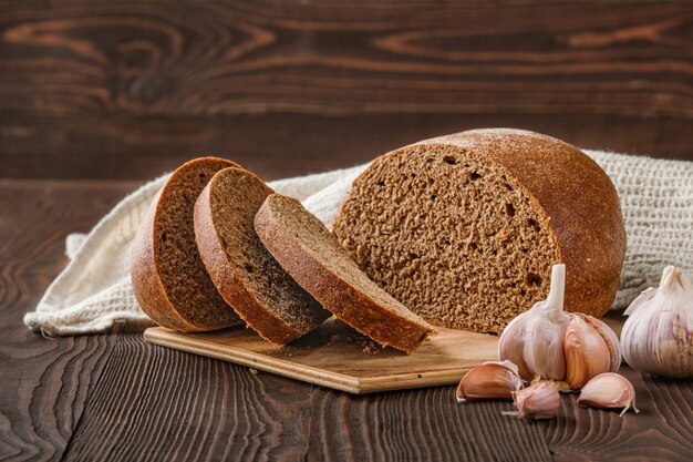 Brown garlic bread on cutting board