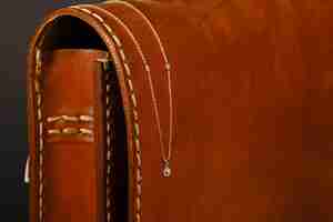 Photo a brown leather bag with a diamond on the front