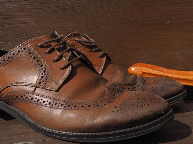 Photo a brown shoe with a wooden handle and a wooden handle.