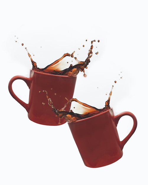 Photo brown splashes out from cup of tea